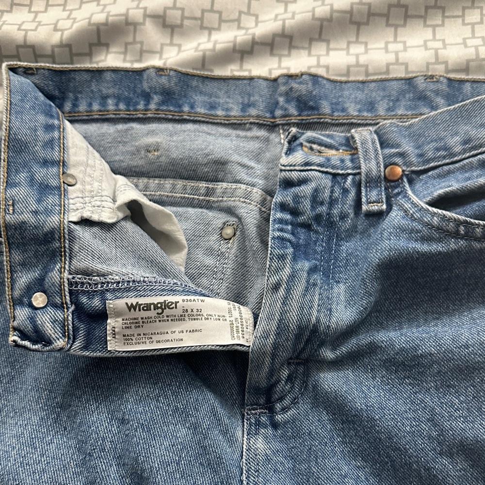 Wrangler Men's Light Blue Relaxed Jeans